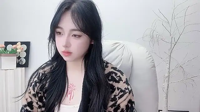 Snapshot of Love-hanzaizai718 chatting on 12-21-25, 04:08 Love-hanzaizai718 online show from 12-21-25, 04:08