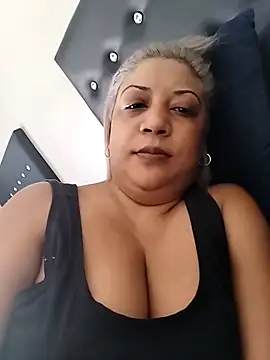 Snapshot of IndianLara chatting on 11-19-25, 05:29 IndianLara online show from 11-19-25, 05:29