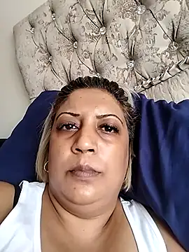 Snapshot of IndianLara chatting on 03-12-26, 01:04 IndianLara online show from 03-12-26, 01:04