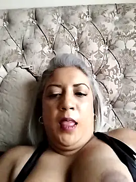 Snapshot of IndianLara chatting on 11-22-25, 02:16 IndianLara online show from 11-22-25, 02:16