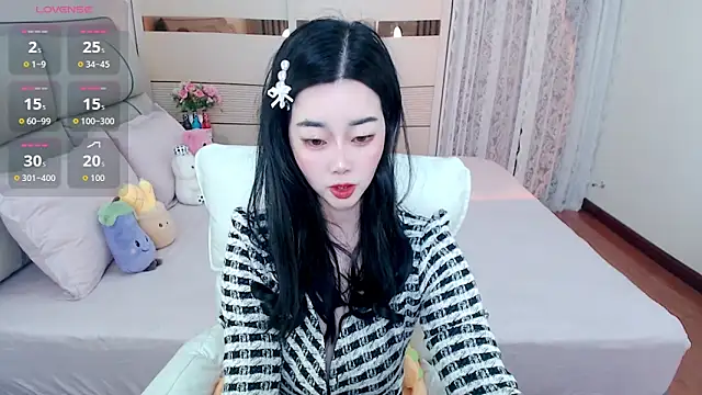 Xiaodie-baby online show from 12-15-25, 03:01