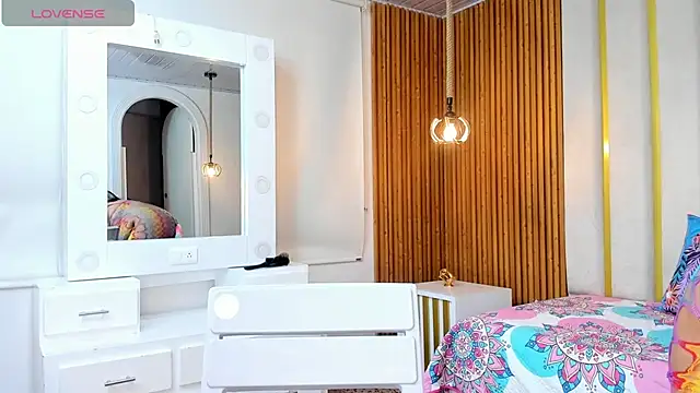 Hanna curvy  online show from 10-31-25, 11:18