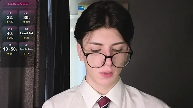 Oliver star boy  online show from 11-28-25, 11:54