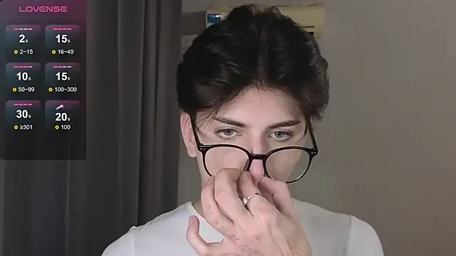 Oliver star boy  online show from 11-26-25, 02:39