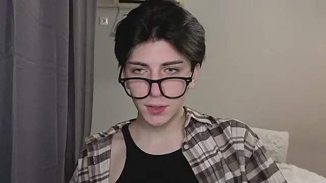 Oliver star boy  online show from 10-27-25, 05:47