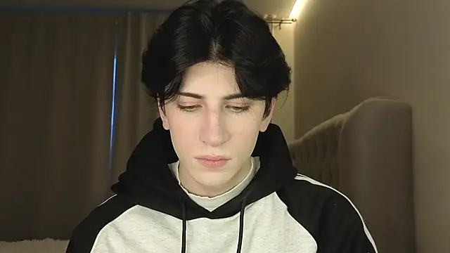 Snapshot of Oliver_star_boy_ chatting on 02-26-26, 02:50 Oliver star boy online show from 02-26-26, 02:50