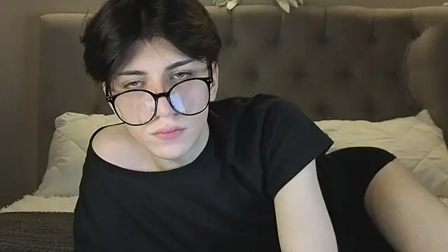 Oliver star boy  online show from 01-09-26, 01:29