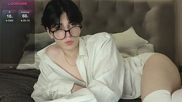 Snapshot of Oliver_star_boy_ chatting on 02-17-26, 05:32 Oliver star boy online show from 02-17-26, 05:32