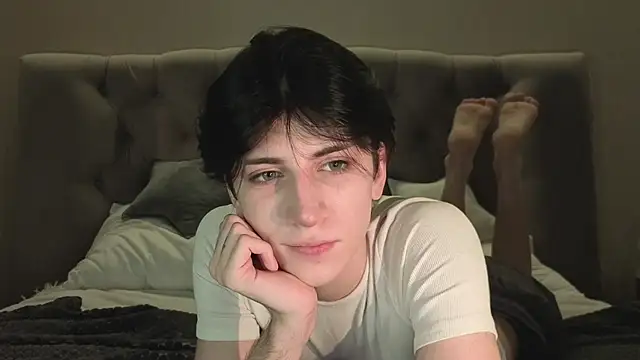 Snapshot of Oliver_star_boy_ chatting on 02-11-26, 05:13 Oliver star boy online show from 02-11-26, 05:13