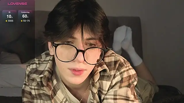 Snapshot of Oliver_star_boy_ chatting on 02-08-26, 09:40 Oliver star boy online show from 02-08-26, 09:40