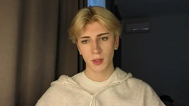 Oliver star boy  online show from 05-25-26, 12:04