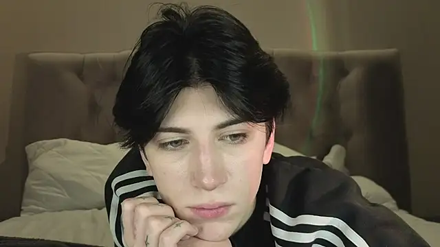 Snapshot of Oliver_star_boy_ chatting on 02-10-26, 12:53 Oliver star boy online show from 02-10-26, 12:53