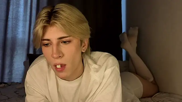 Oliver star boy  online show from 06-19-26, 12:55
