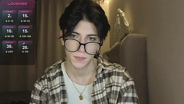 Snapshot of Oliver_star_boy_ chatting on 01-18-26, 05:16 Oliver star boy online show from 01-18-26, 05:16