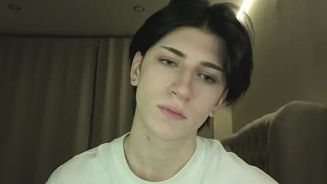 Oliver star boy  online show from 03-18-26, 12:03