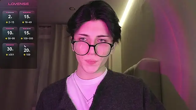 Snapshot of Oliver_star_boy_ chatting on 02-03-26, 10:59 Oliver star boy online show from 02-03-26, 10:59