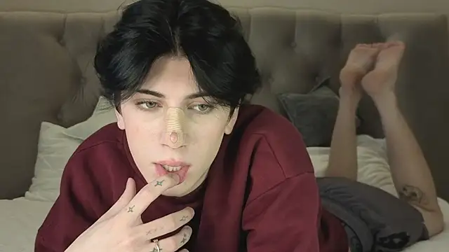 Snapshot of Oliver_star_boy_ chatting on 02-24-26, 11:55 Oliver star boy online show from 02-24-26, 11:55