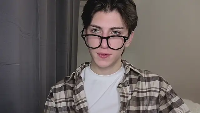 Oliver star boy  online show from 11-08-25, 05:38