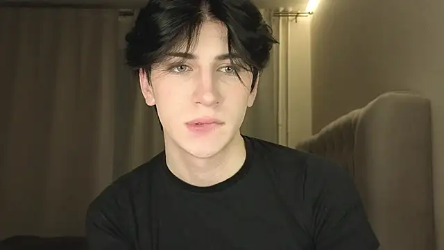 Snapshot of Oliver_star_boy_ chatting on 03-02-26, 12:22 Oliver star boy online show from 03-02-26, 12:22