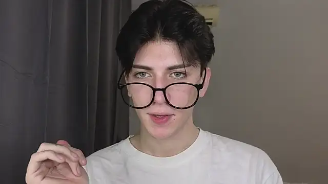 Oliver star boy  online show from 11-15-25, 03:05