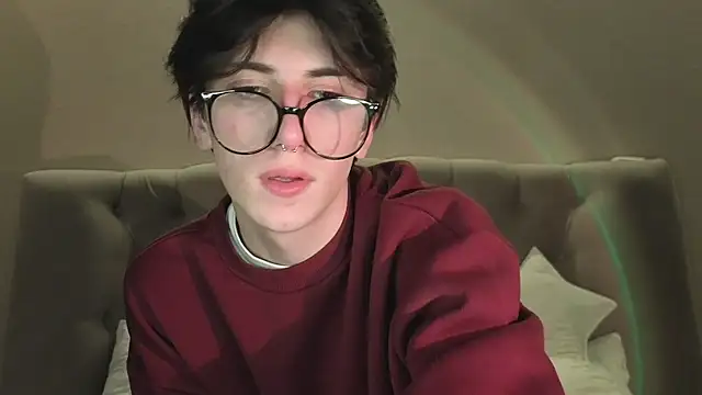 Snapshot of Oliver_star_boy_ chatting on 02-13-26, 05:46 Oliver star boy online show from 02-13-26, 05:46