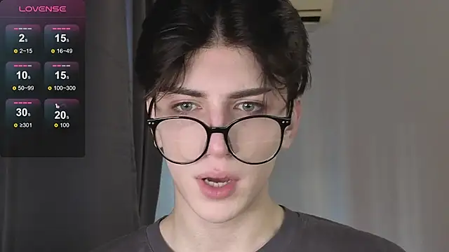 Oliver star boy  online show from 11-29-25, 12:16