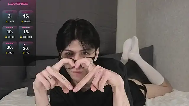 Oliver star boy  online show from 12-19-25, 08:44