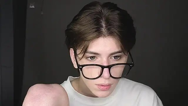 Oliver star boy  online show from 10-26-25, 08:42