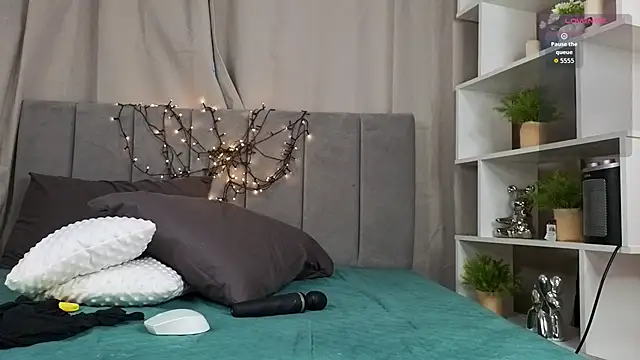 LilCatalia online show from 05-12-26, 10:32