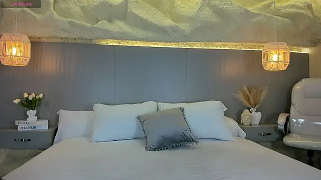 AmyColman  online show from 04-07-26, 12:07