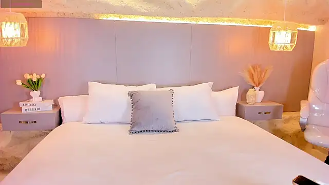 AmyColman  online show from 04-08-26, 12:06