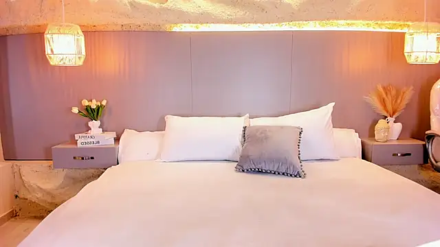 AmyColman  online show from 04-10-26, 12:12