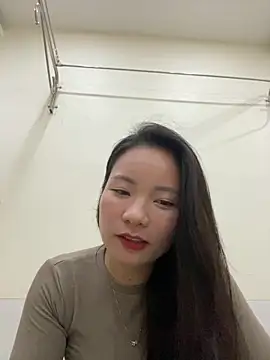 Bee Yellow00 online show from 11-11-25, 04:29