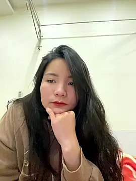 Bee Yellow00 online show from 01-11-26, 05:03