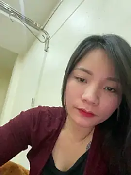 Snapshot of Bee_Yellow00 chatting on 02-02-26, 05:17 Bee Yellow00 online show from 02-02-26, 05:17