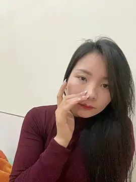 Snapshot of Bee_Yellow00 chatting on 02-11-26, 04:45 Bee Yellow00 online show from 02-11-26, 04:45