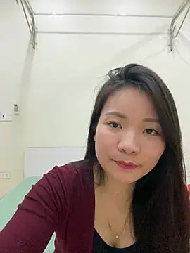 Snapshot of Bee_Yellow00 chatting on 02-25-26, 04:56 Bee Yellow00 online show from 02-25-26, 04:56