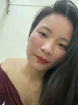 Bee Yellow00 online show from 11-08-25, 05:00