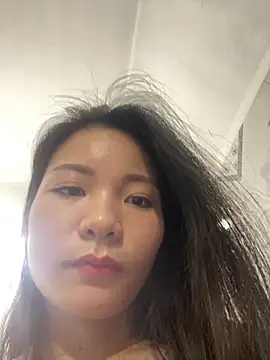 Bee Yellow00 online show from 10-27-25, 08:10