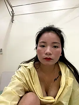 Bee Yellow00 online show from 10-29-25, 05:06