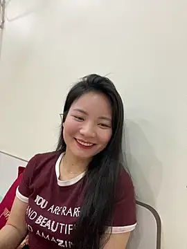 Snapshot of Bee_Yellow00 chatting on 02-23-26, 04:47 Bee Yellow00 online show from 02-23-26, 04:47