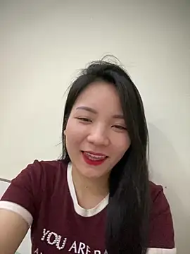 Snapshot of Bee_Yellow00 chatting on 03-13-26, 04:39 Bee Yellow00 online show from 03-13-26, 04:39