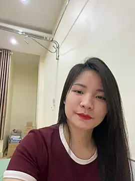 Snapshot of Bee_Yellow00 chatting on 02-27-26, 04:56 Bee Yellow00 online show from 02-27-26, 04:56