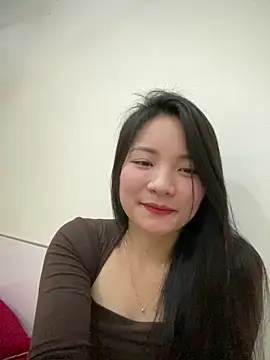 Snapshot of Bee_Yellow00 chatting on 03-11-26, 04:50 Bee Yellow00 online show from 03-11-26, 04:50