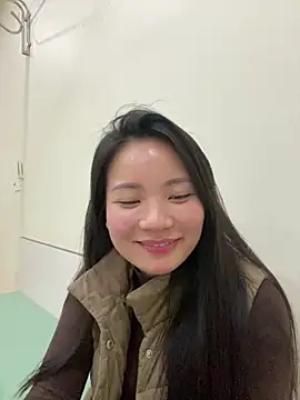 Snapshot of Bee_Yellow00 chatting on 02-06-26, 05:14 Bee Yellow00 online show from 02-06-26, 05:14