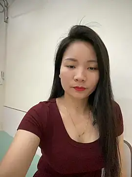 Snapshot of Bee_Yellow00 chatting on 03-06-26, 04:40 Bee Yellow00 online show from 03-06-26, 04:40