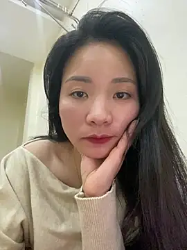 Snapshot of Bee_Yellow00 chatting on 02-04-26, 04:51 Bee Yellow00 online show from 02-04-26, 04:51