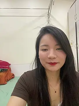 Bee Yellow00 online show from 05-09-26, 04:38