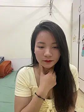 Bee Yellow00 online show from 05-05-26, 04:59