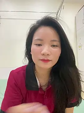 Snapshot of Bee_Yellow00 chatting on 06-19-26, 07:36 Bee Yellow00 online show from 06-19-26, 07:36